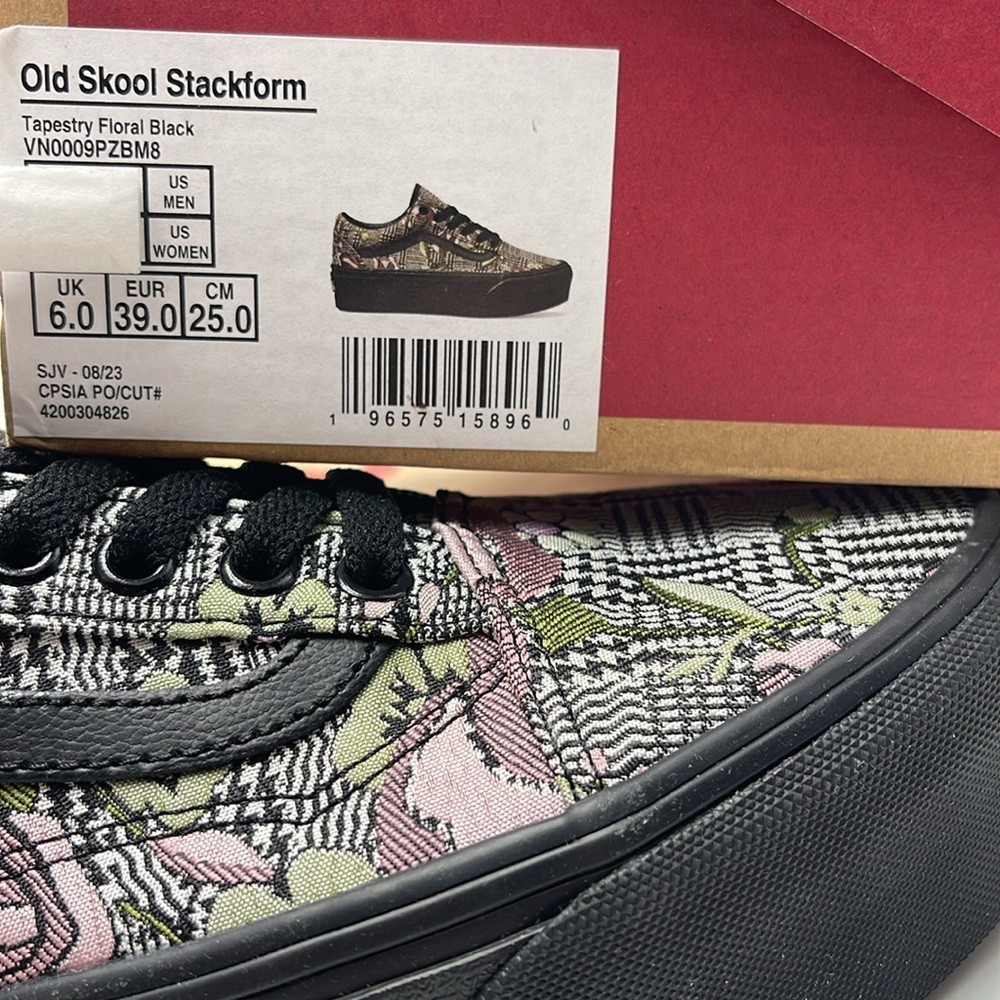 Vans WMNS Old Skool Stackform Tapestry Floral Black VN0009PZBM8
Platforms Snkrs - Picture 16 of 16